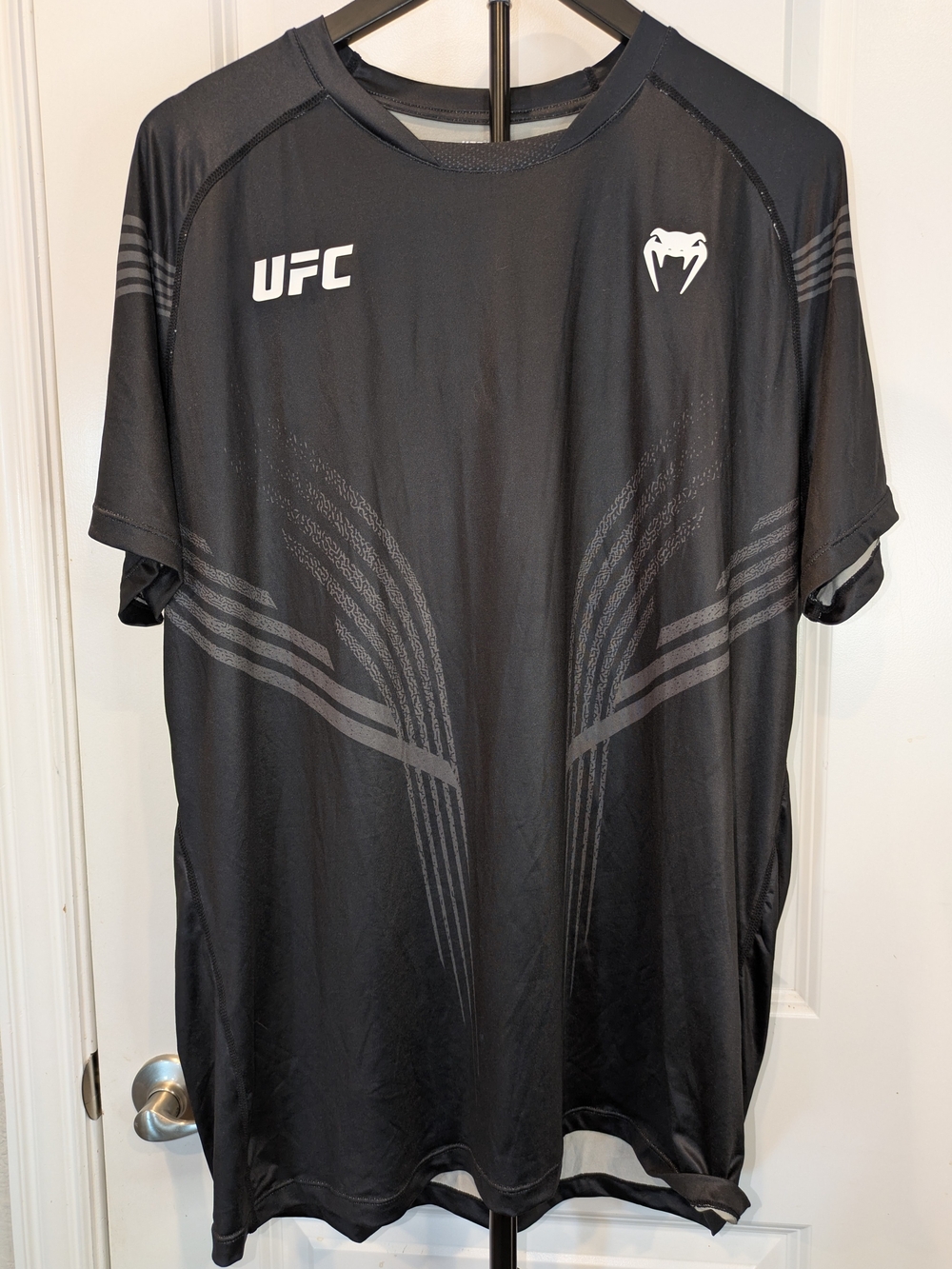 NWT UFC Venum Performance Men’s XL Black Athletic Training Shirt